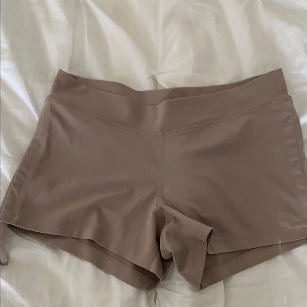 MIKA YOGA WEAR LUCIA SHORT